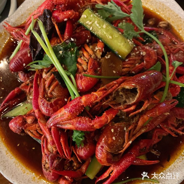 酒吧太吵？酒好喝的地方食物却不行