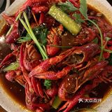 酒吧太吵？酒好喝的地方食物却不行