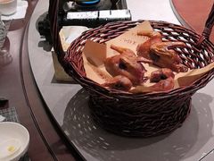 -东口码头·烧鸽子·鱼头泡饼·地方菜(金鹰悦城店)