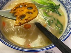 -赣南粉局·江西锅气炒米粉(南京西路店)