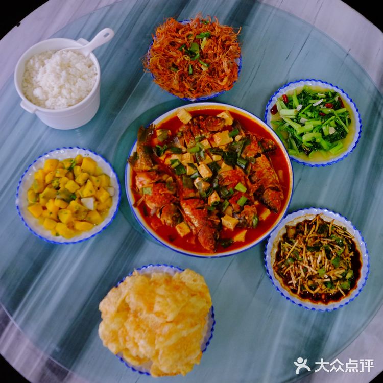 大理洱海边最正宗的酸辣鱼