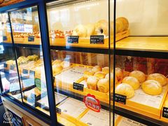 面包甜点陈列柜-啊噗吐呦现场烘焙(麦凯乐店)