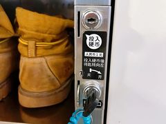 -冰纷万象滑冰场(深圳万象城店)