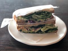 大嘴吞拿鱼三明治-星巴克臻选(盐城金鹰聚龙湖店)