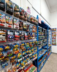 -逝水玩具折扣店