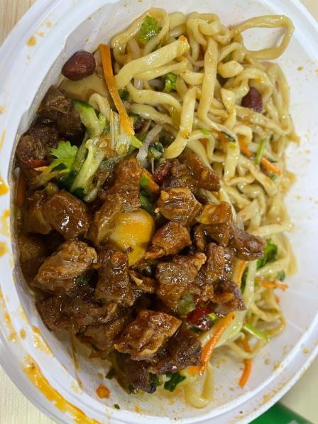 环境: 主营外卖的美食广场里.