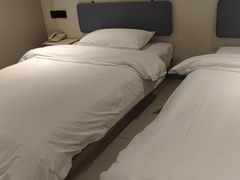 -网鱼电竞酒店(上海惠南地铁站店)