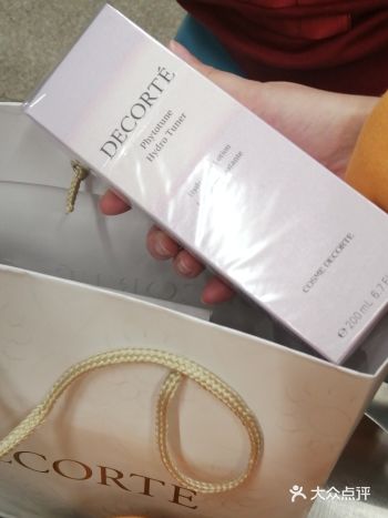 南京只有一家黛珂专柜，在汉中路金鹰b座1层