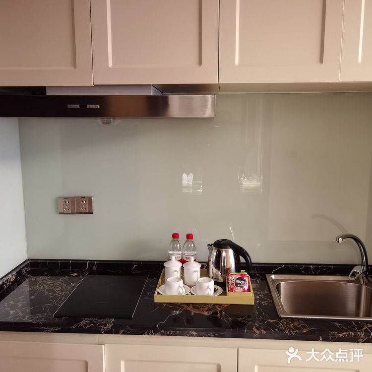 地下室有车位（住宿完领停车券）