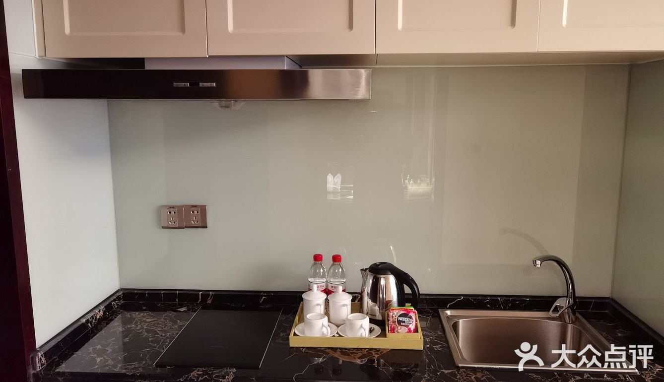 地下室有车位（住宿完领停车券）