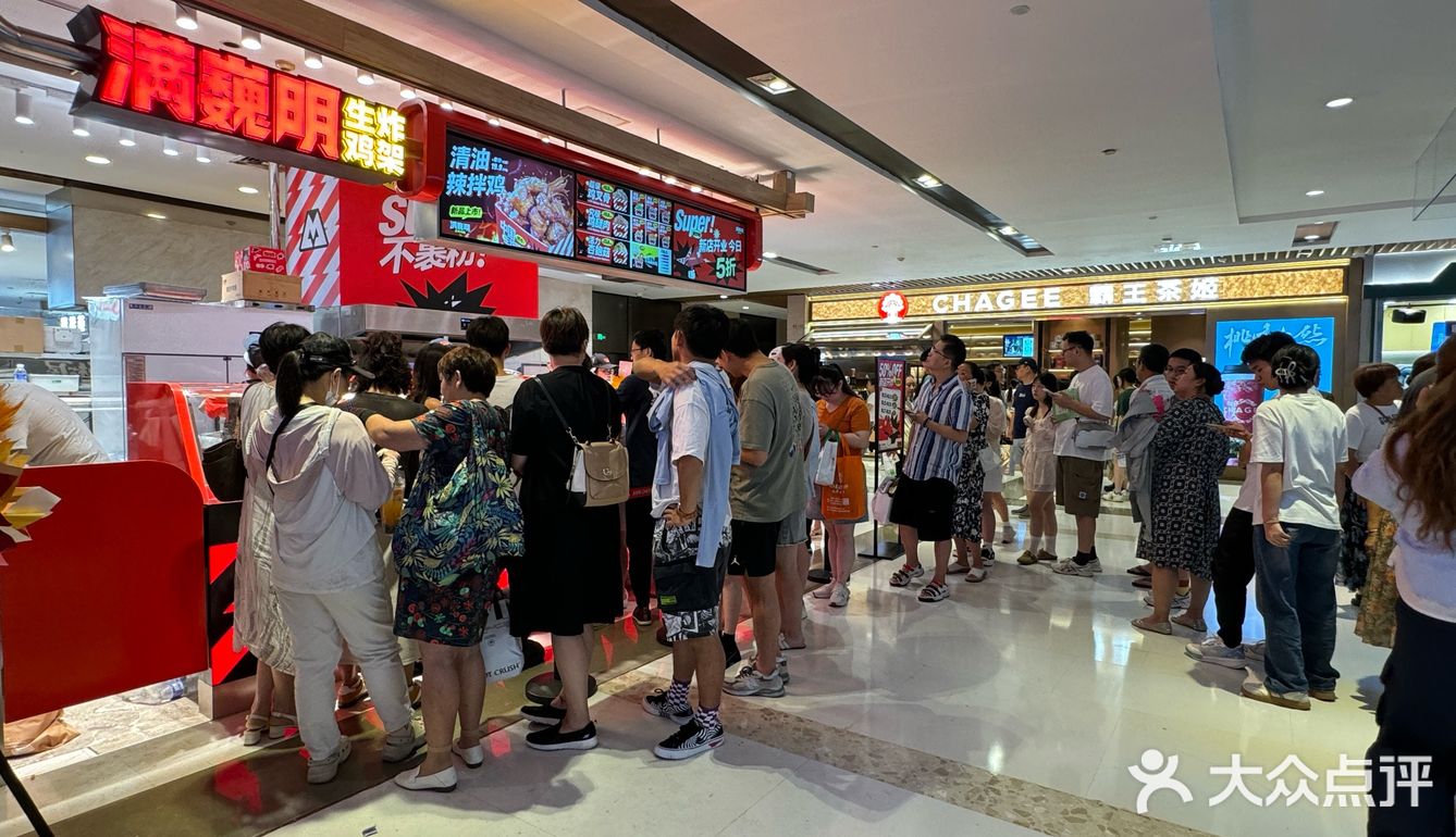 合生汇新店开业，啊这么多人和我一样喜欢啃骨头