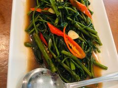 -Chom Cafe and Restaurant