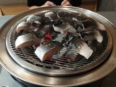 -围炉肉舍•炭烤活鳗•丹东海鲜烤肉(步行街店)