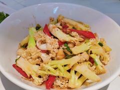 -阿瓦山寨·湘菜现炒·剁椒鱼头王(咸阳总店)