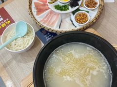 -花馬肆.云南过桥米线(汉神购物广场现场熬汤店)