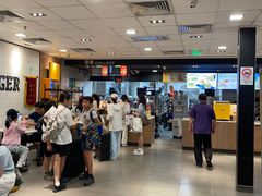 -麦当劳(上海虹桥站30B检票口楼上)