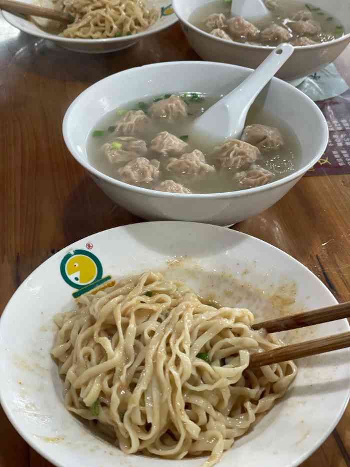 沙县庙门扁肉店-"只能说路过尝一下而已 环境就是全国满大街.