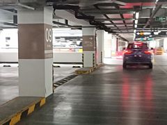 -虹桥天地-停车场