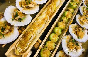 Bamboo Tube Steamed Loofah with Garlic Sauce