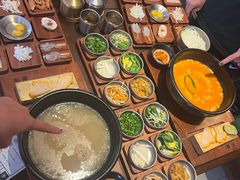 -银米·云南传统过桥米线(双廊黑金冠店)