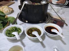 -鲁朗纳麦石锅鸡庄园