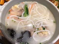 -云海肴·汽锅鸡·云南菜(天山百盛优客店)