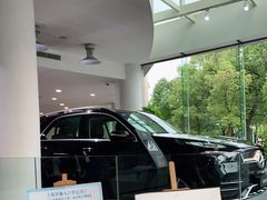-上海星瀚奔驰4S店(长寿路店)