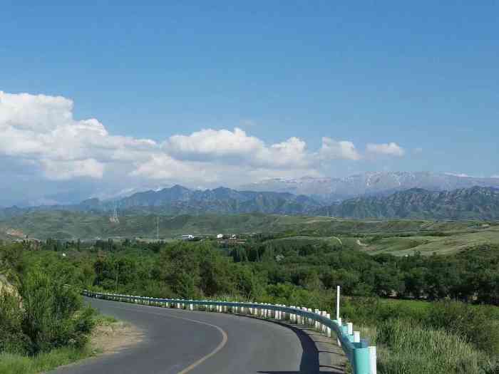 峡门子风景区-"什么旅游风景区呀?连一片像样的草地都没有.