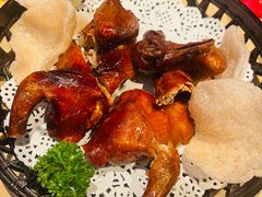 秘制脆皮乳鸽-避风塘(百联东郊店)