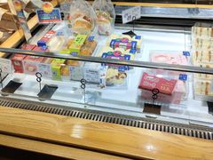 面包甜点陈列柜-壹谷多面包生日蛋糕 (三和店)