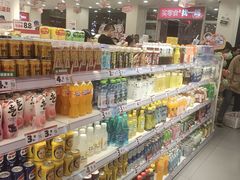 -赵一鸣零食(南京上元大街店)