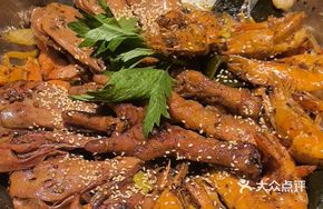 Duck Head and Chicken Feet Hot Pot