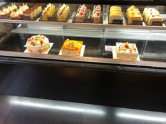 面包甜点陈列柜-华丰贺氏(福新西路店)