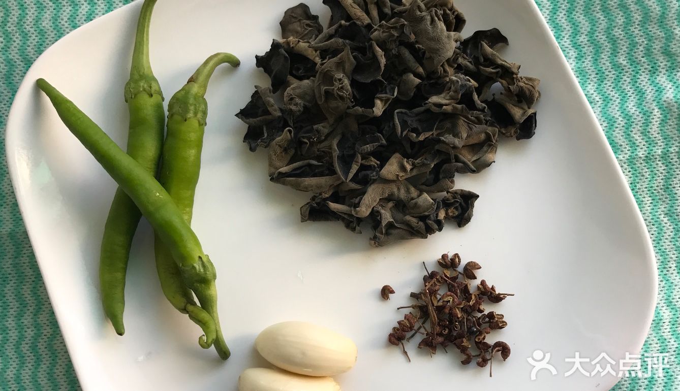 凉拌爽脆黑木耳，麻辣酸甜真爽口