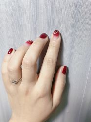 -约会灰姑娘美甲美睫工作室