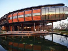 -上海滴水湖皇冠假日酒店