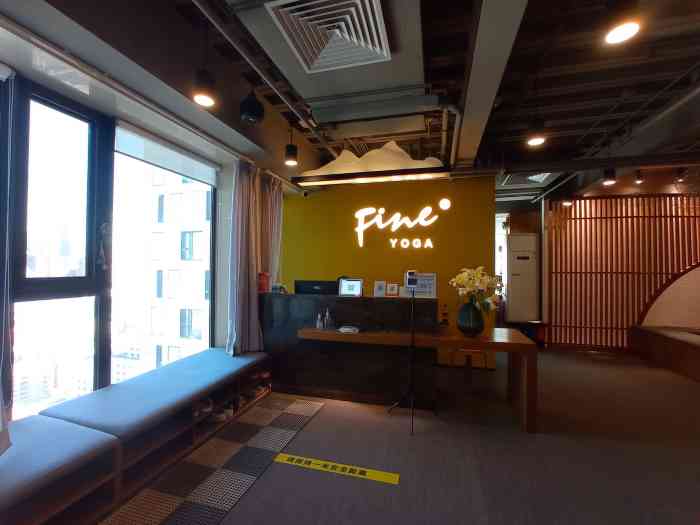 课程体验课环境悠唐购物中心附近的梵音瑜伽教室很大很干净采光通风都