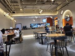 用餐区-HELLO 27 意面·沙拉·帕尼尼