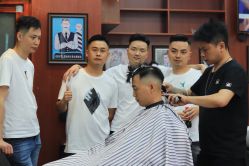 -青青男士理发馆（绅士复古油头馆）