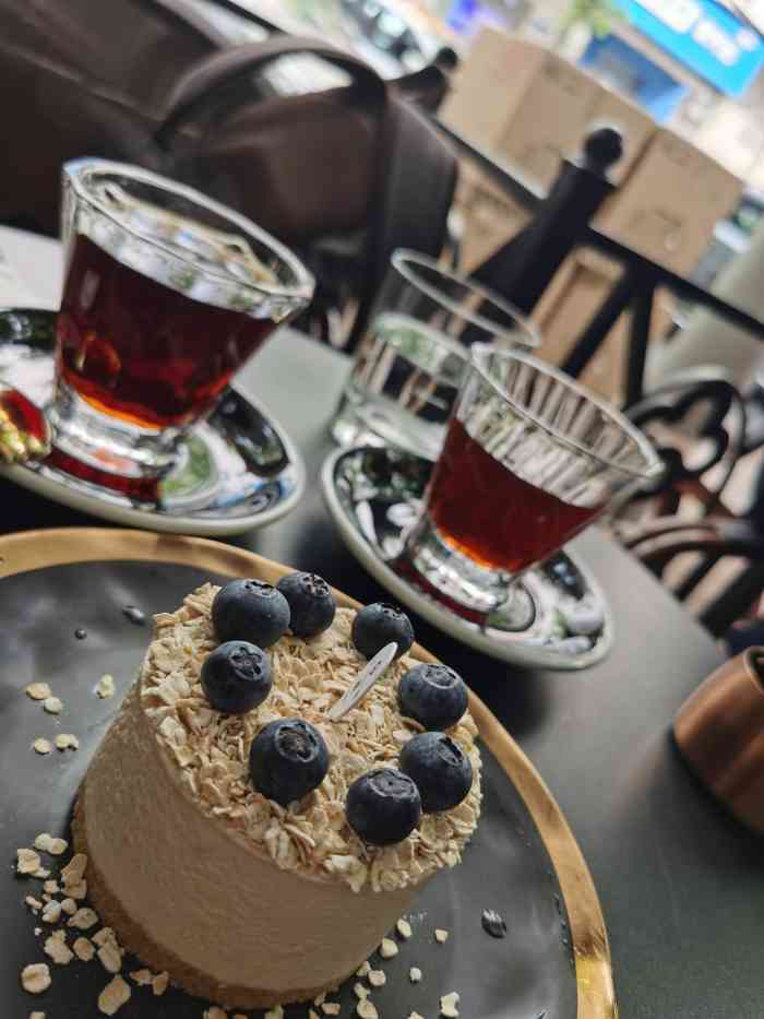 manor cafe庄园-"在附近上班的我每次路过都会被开放式橱窗.