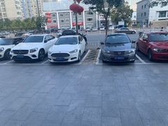 -冠京饭店·停车场