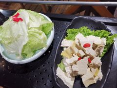 -洪氏嗨捞·广东猪肚鸡·椰子鸡火锅(西咸万象城店)