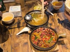 -有红鸡毛店·砂锅菜(抚琴夜市店)