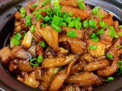 咸鱼鸡粒茄子煲-港澳烧卤馆