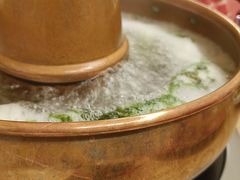 -洞庭洲·防空洞火锅·烧烤·铜锅涮肉(新百广场店)