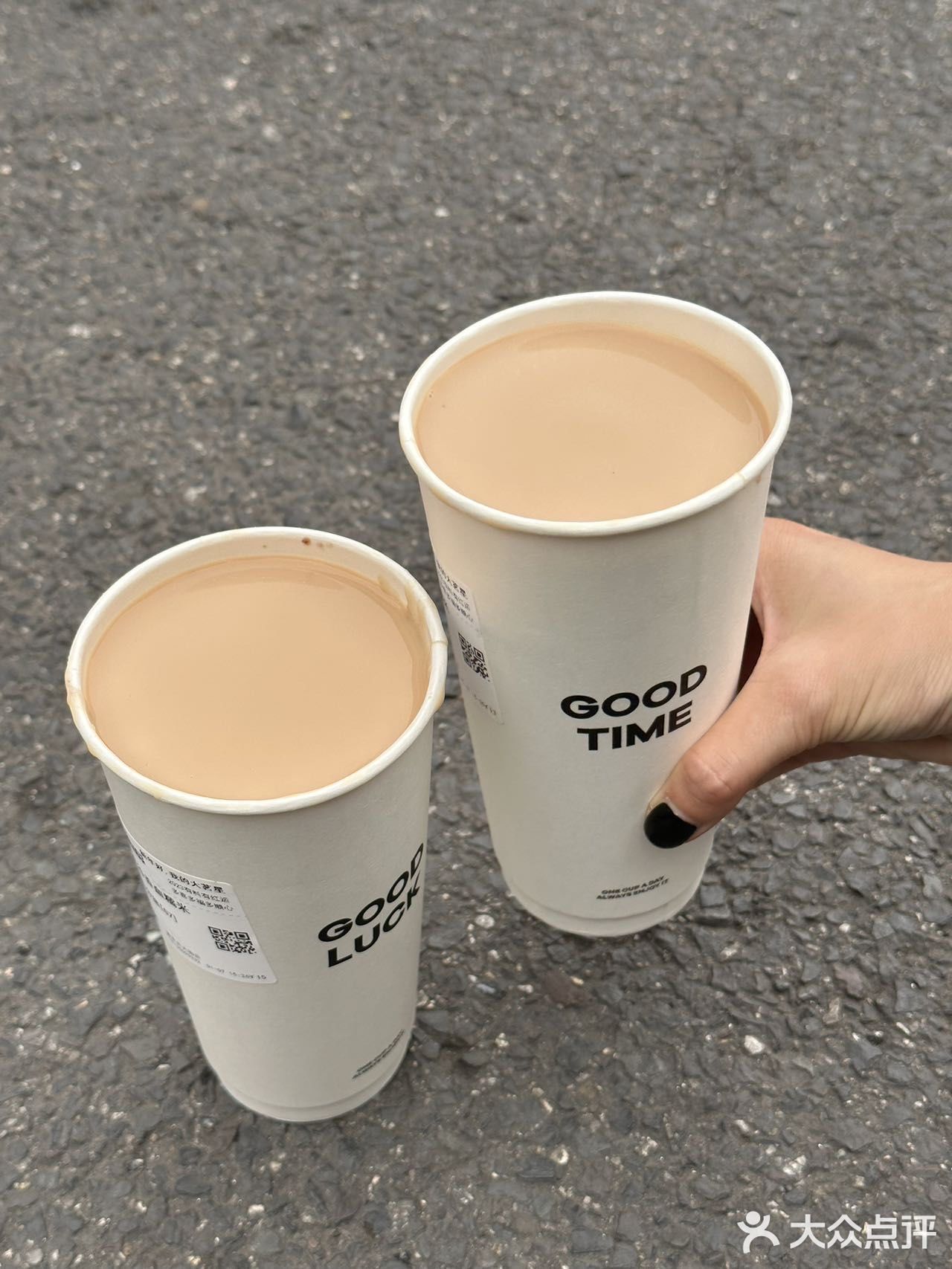 两杯奶茶真实图片