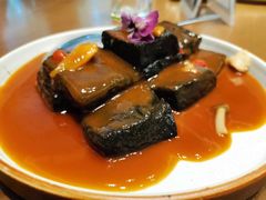 猴头菇鲍汁瑶柱扒制黑豆腐-肴约·花园式餐厅(湖里店)