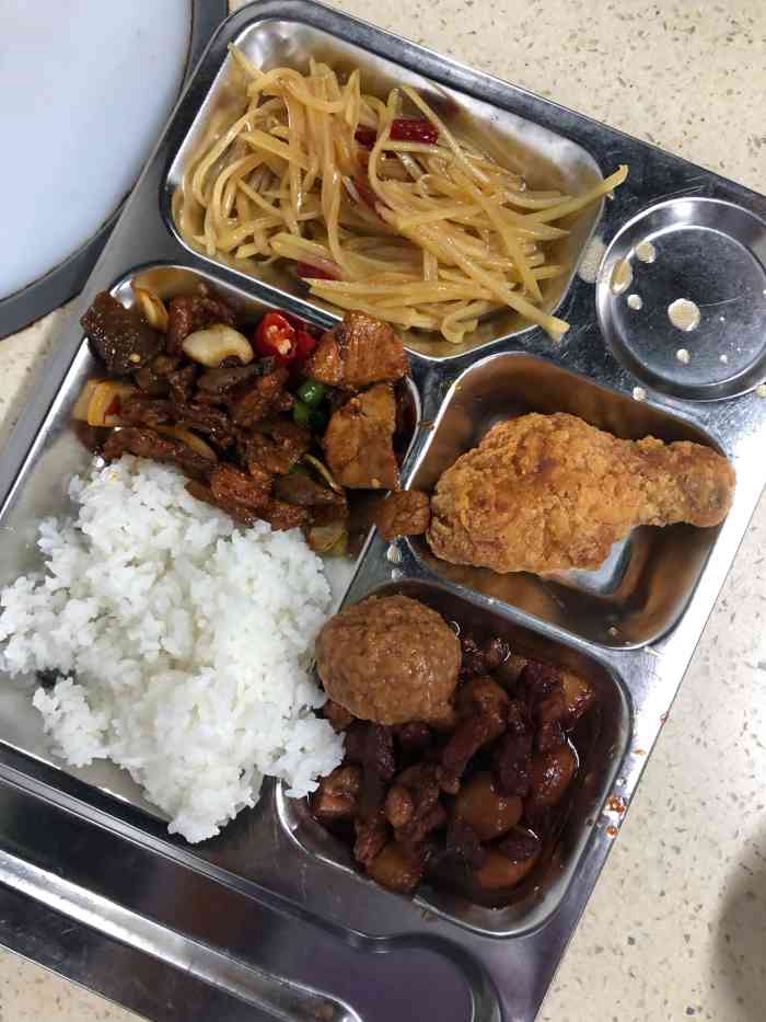 外婆红烧肉-"单位搬到附近,中午出来觅工作餐菜样种类.