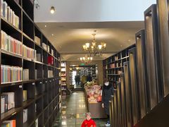 -钟书阁(松江泰晤士小镇店)