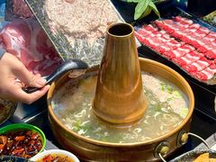 -洞庭洲·防空洞火锅·烧烤·铜锅涮肉(新百广场店)
